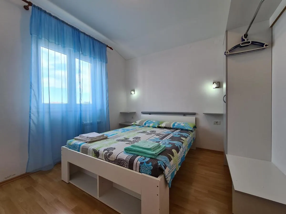 Apartments & Rooms 2116 Fazana