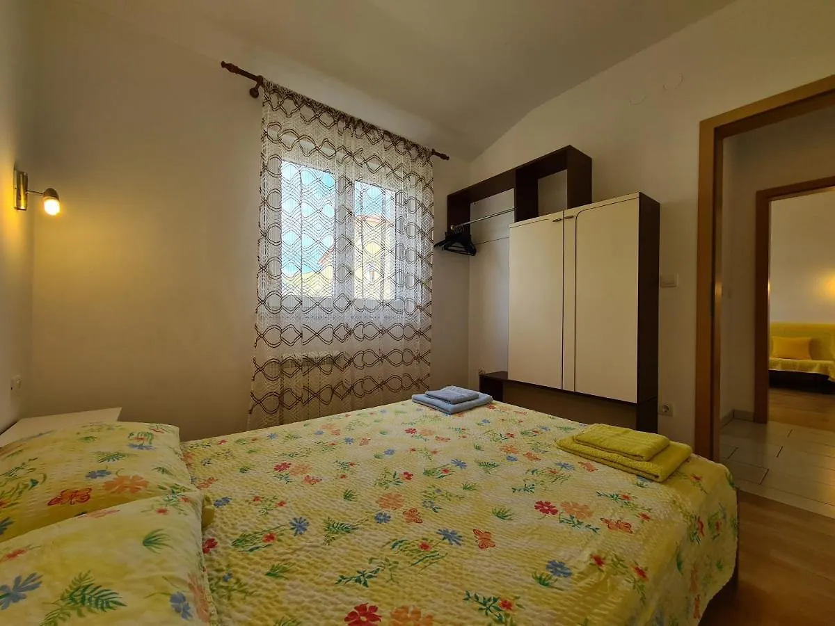 Apartments & Rooms 2116 Fazana 0*,  Croatia