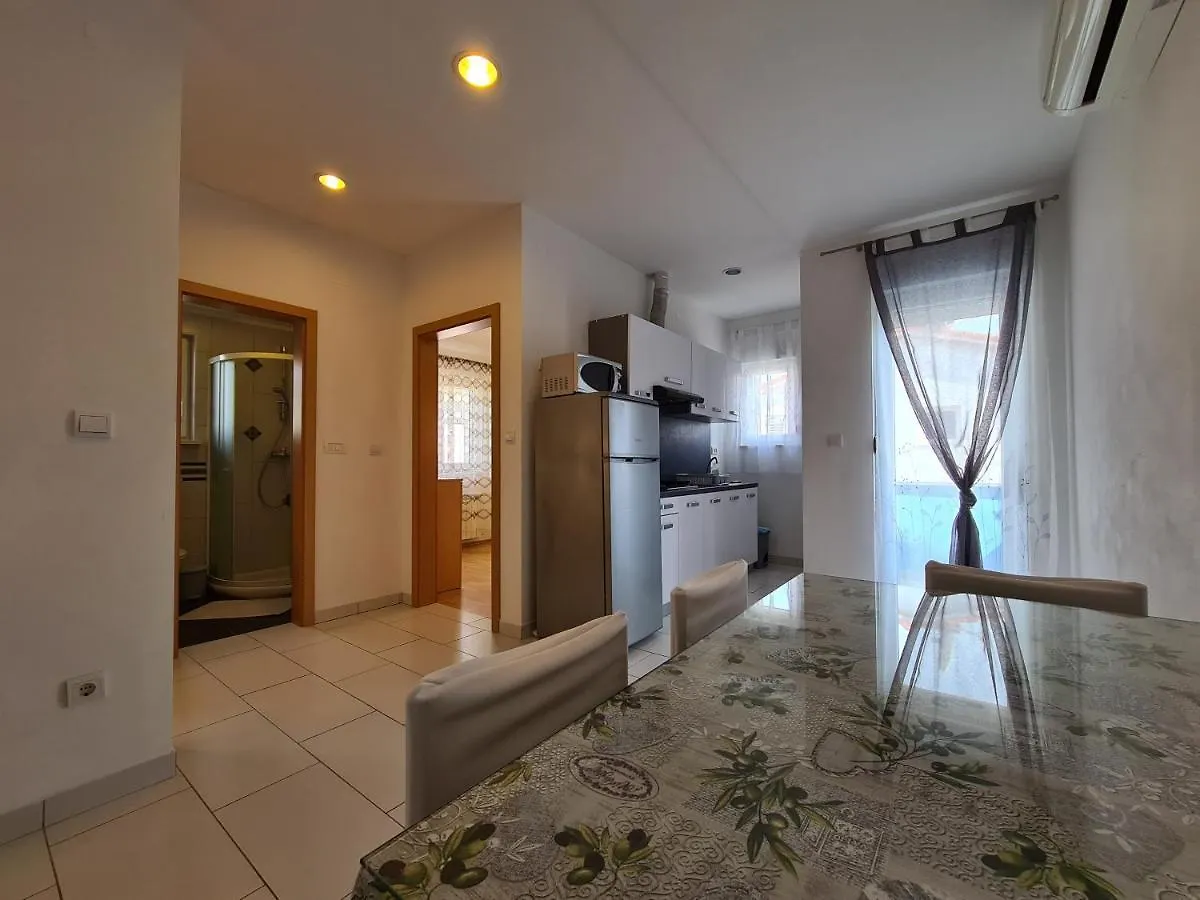 Apartments & Rooms 2116 Fazana