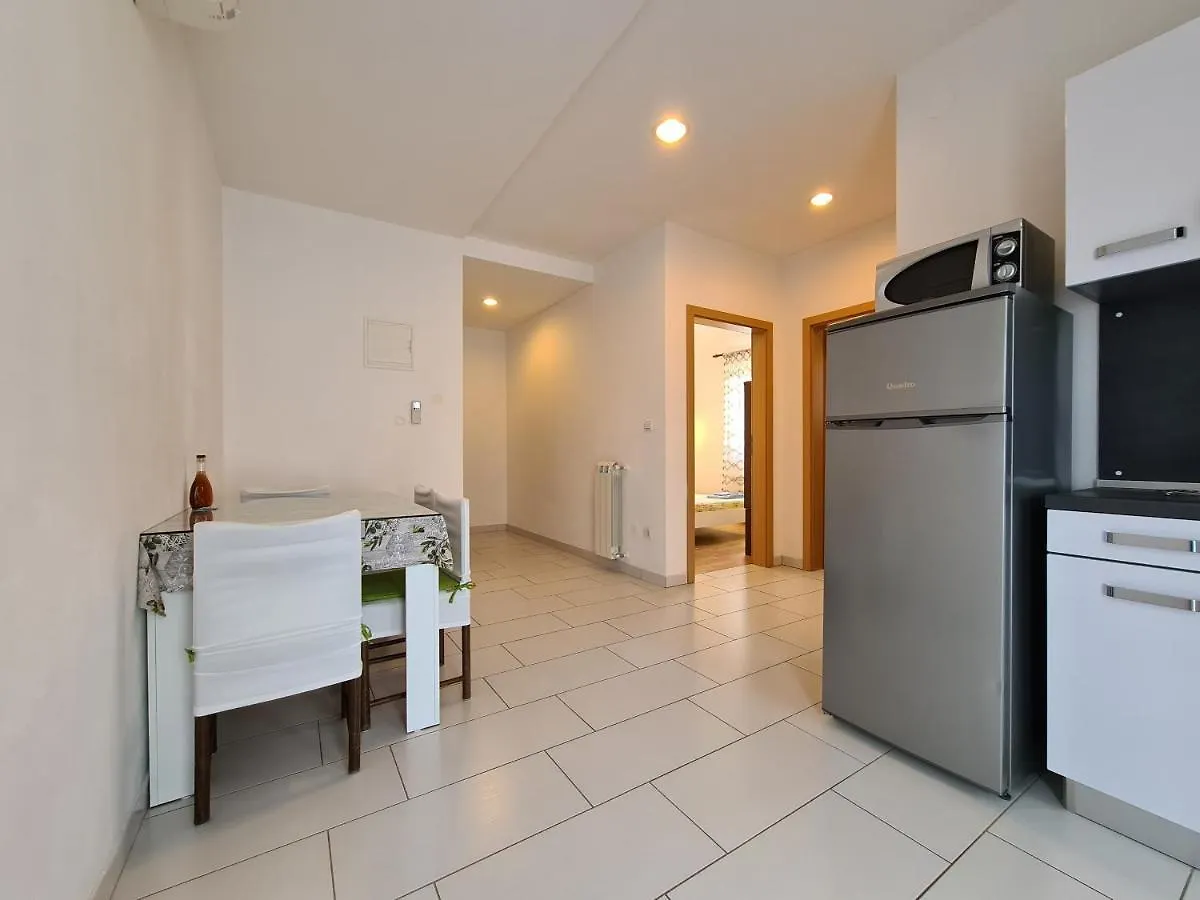Apartments & Rooms 2116 Fazana