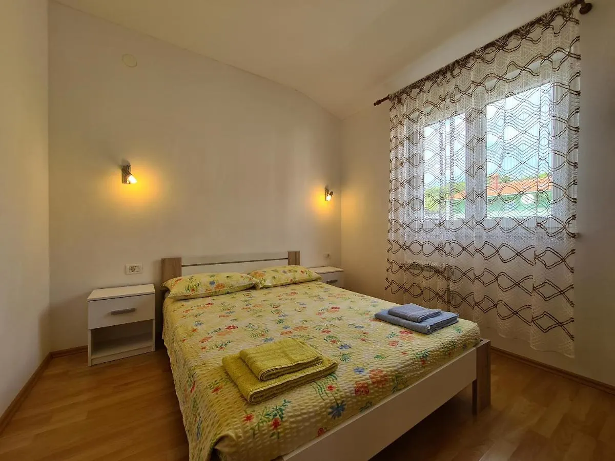 Apartments & Rooms 2116 Fazana Croatia