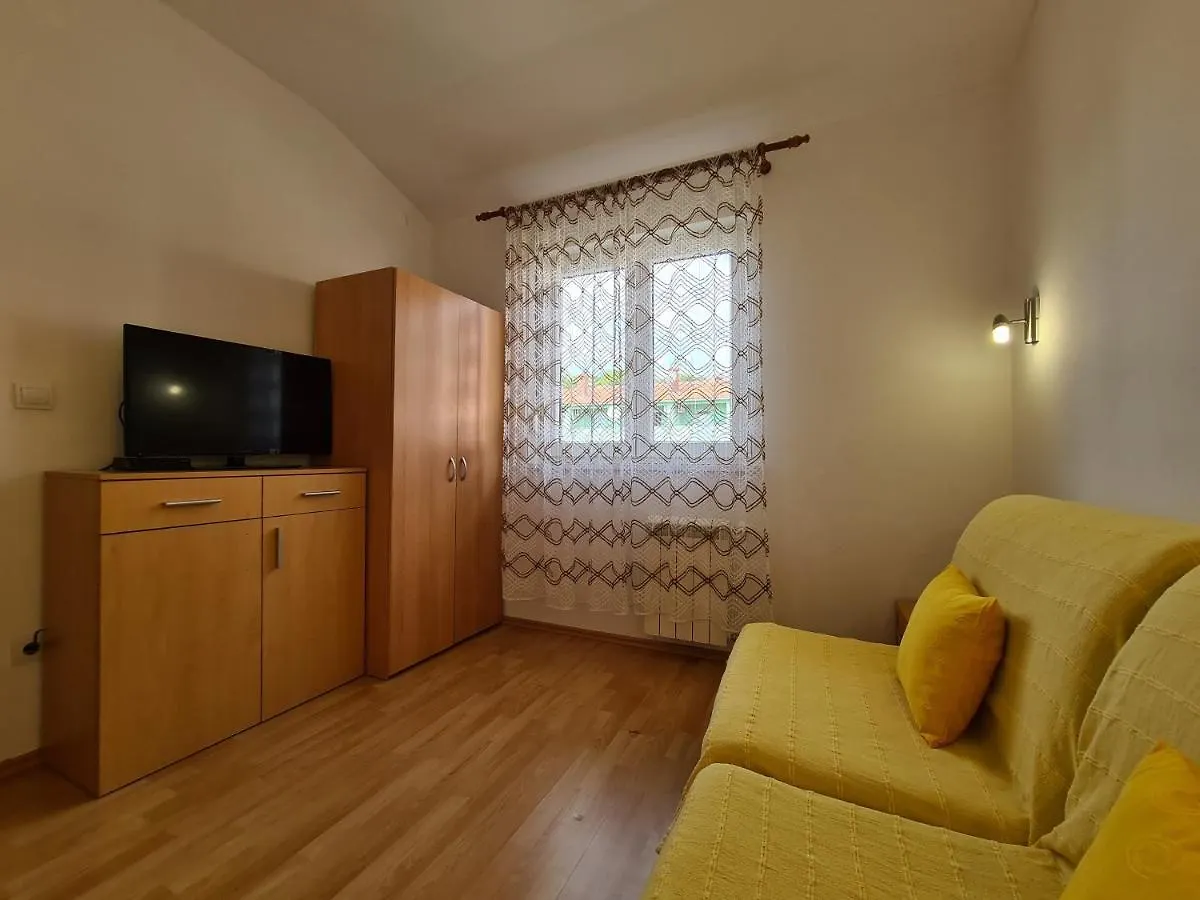 Apartments & Rooms 2116 Fazana Croatia