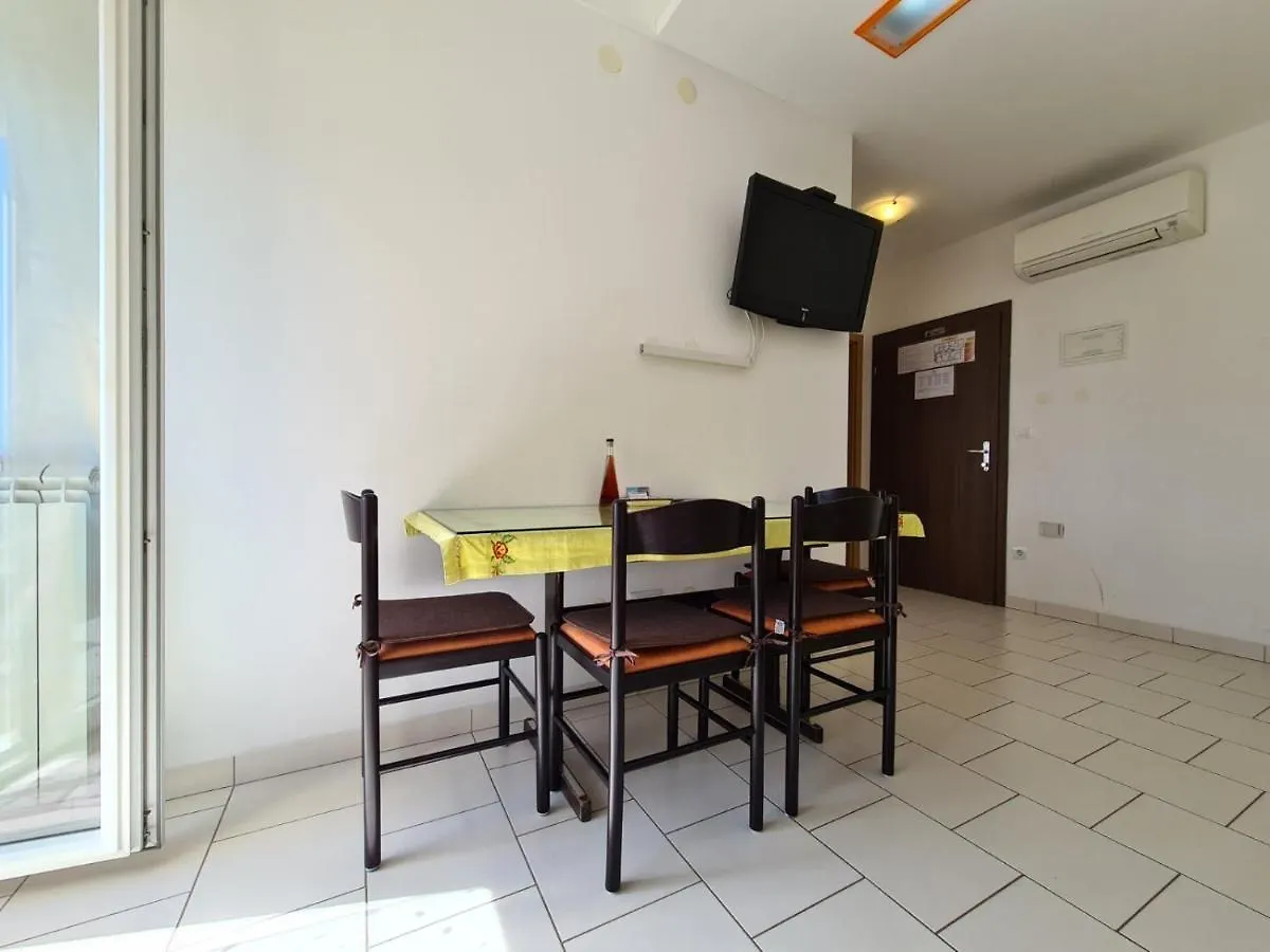Apartments & Rooms 2116 Fazana
