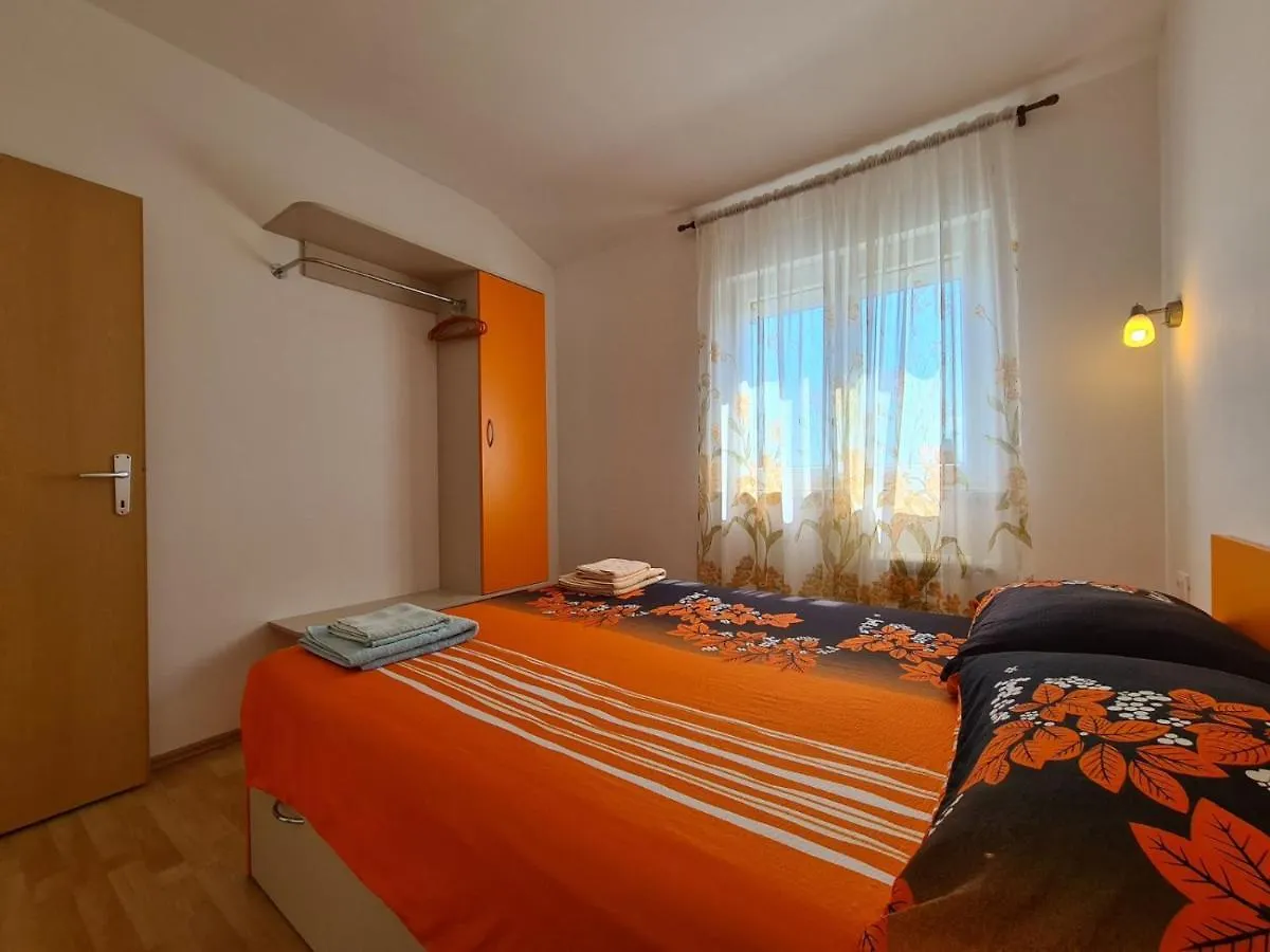 Apartments & Rooms 2116 Fazana