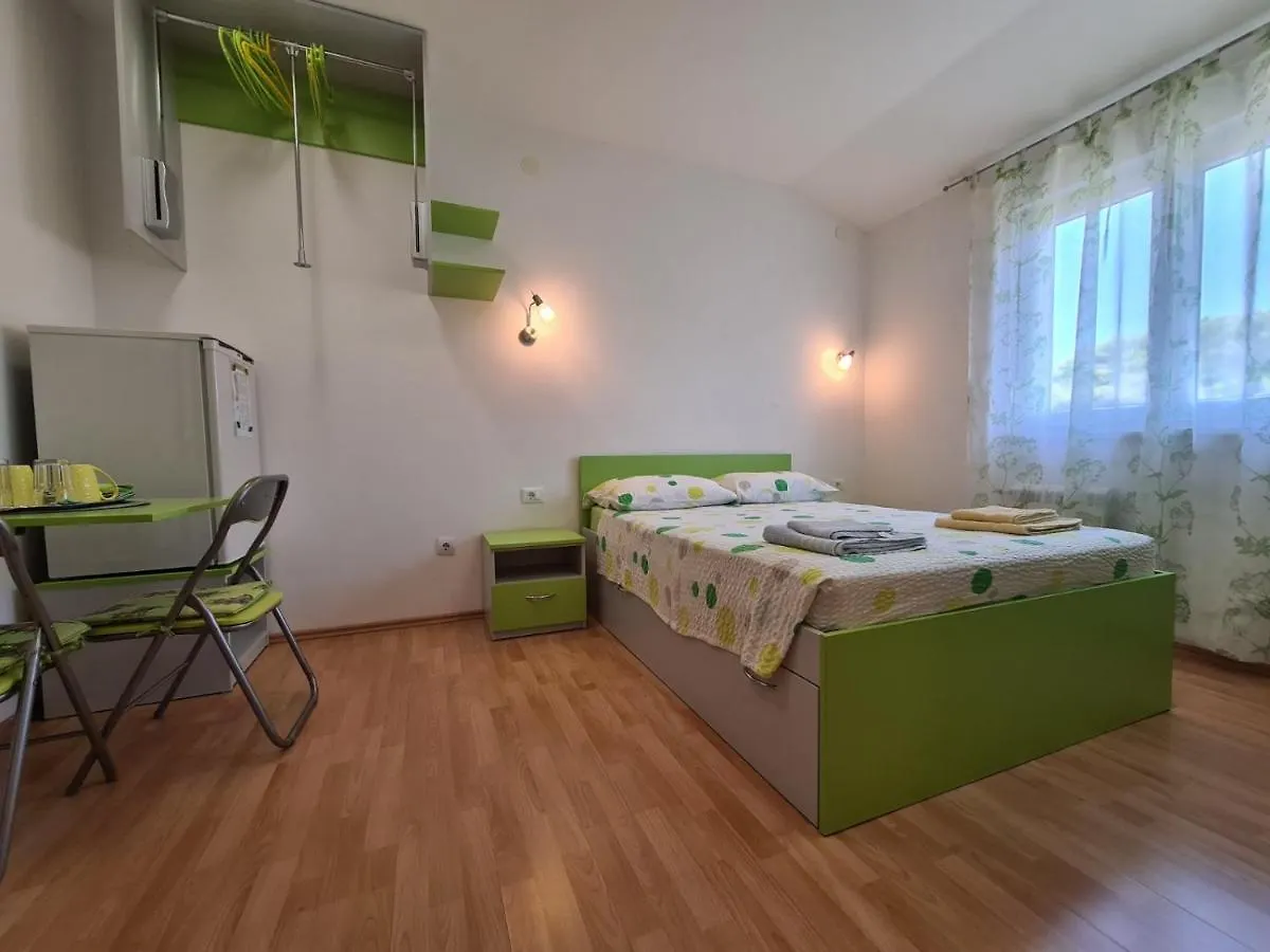 Apartments & Rooms 2116 Fazana