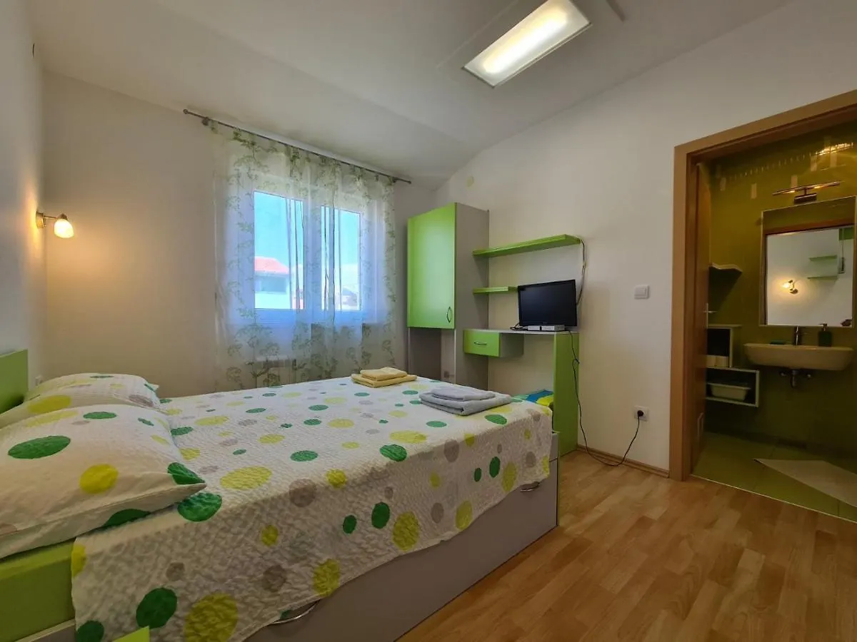 Apartments & Rooms 2116 Fazana Croatia