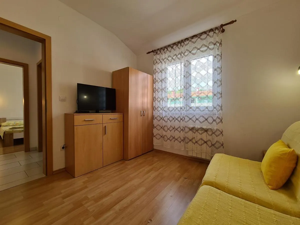 Apartments & Rooms 2116 Fazana 0*,  Croatia