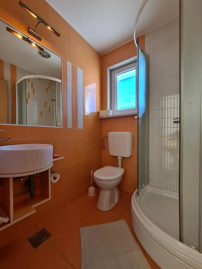Apartments & Rooms 2116 Fazana