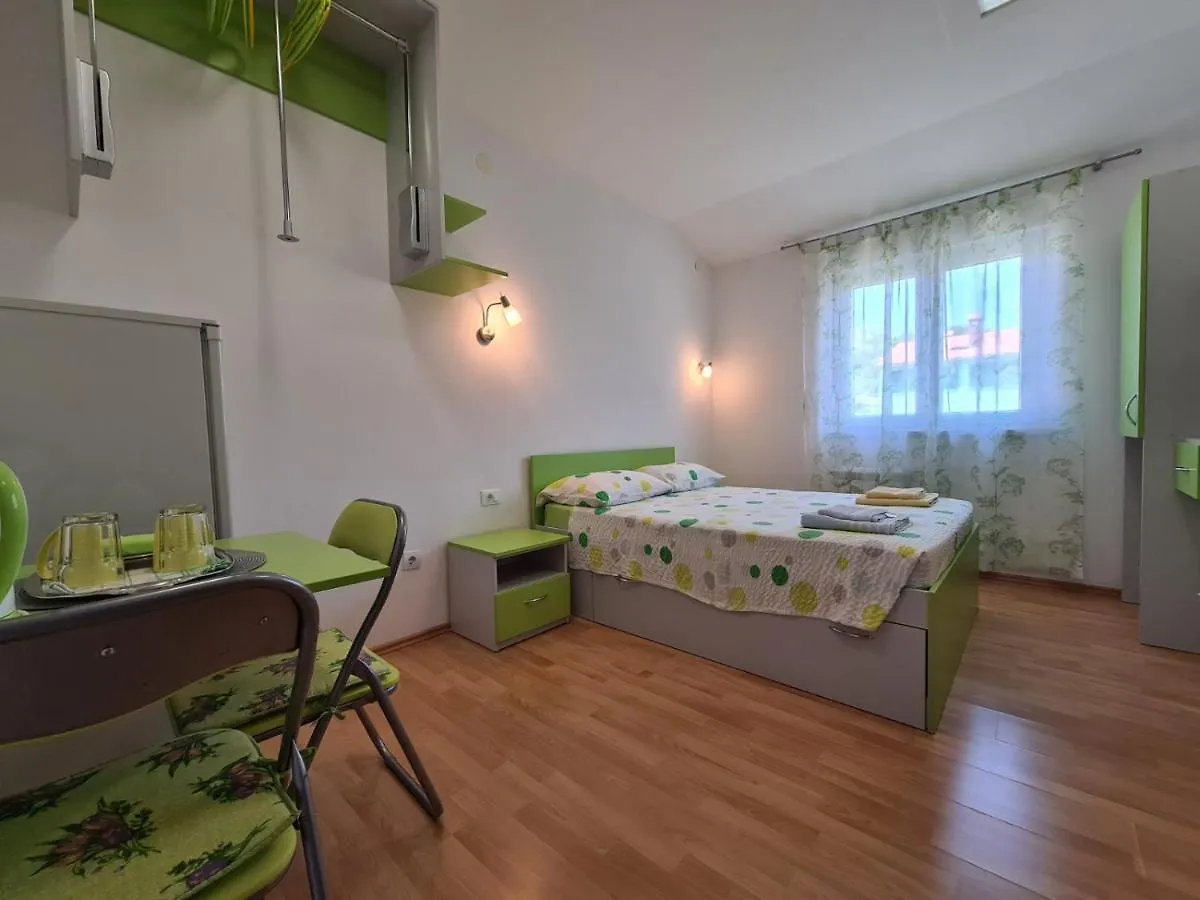 Apartments & Rooms 2116 Fazana Croatia