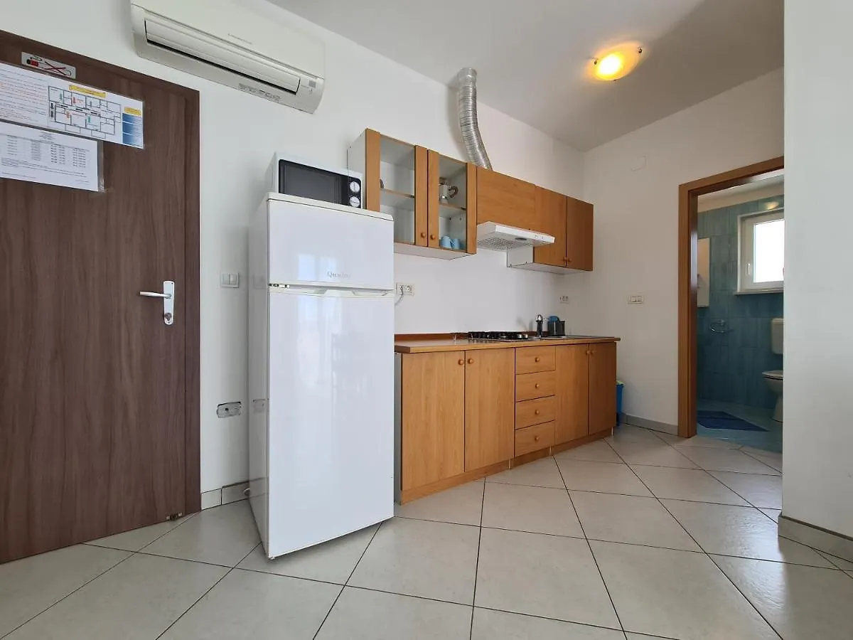 Apartments & Rooms 2116 Fazana