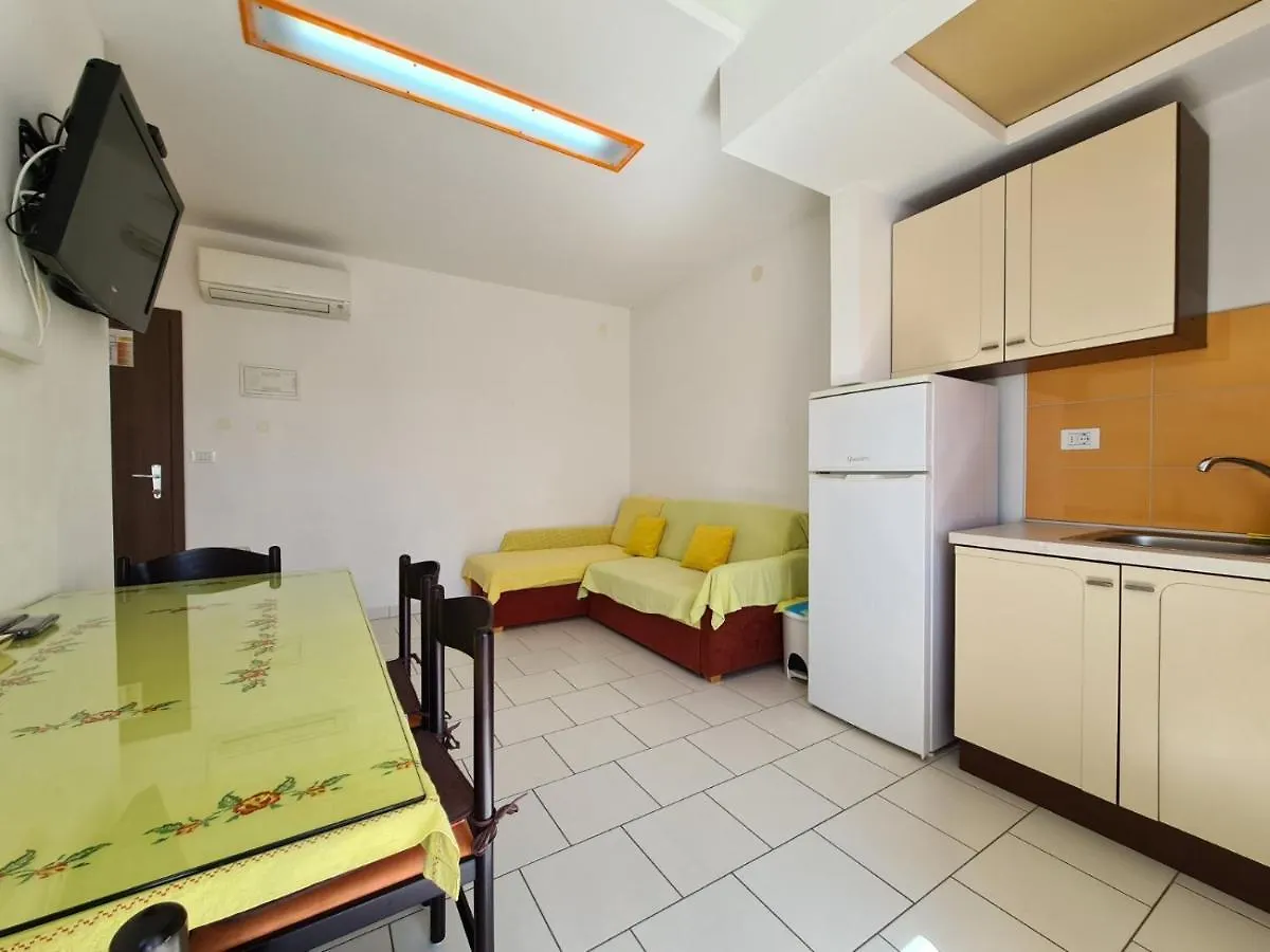 Apartments & Rooms 2116 Fazana