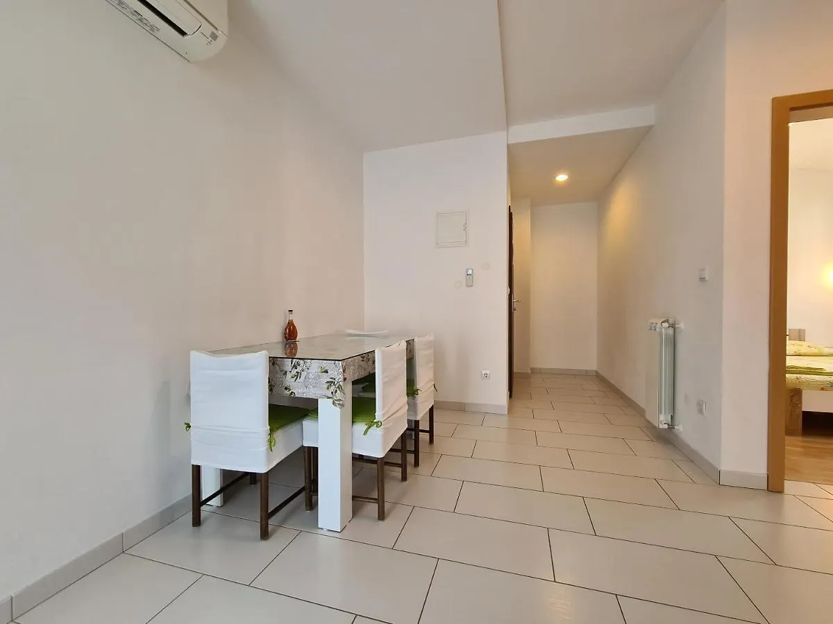 Apartments & Rooms 2116 Fazana