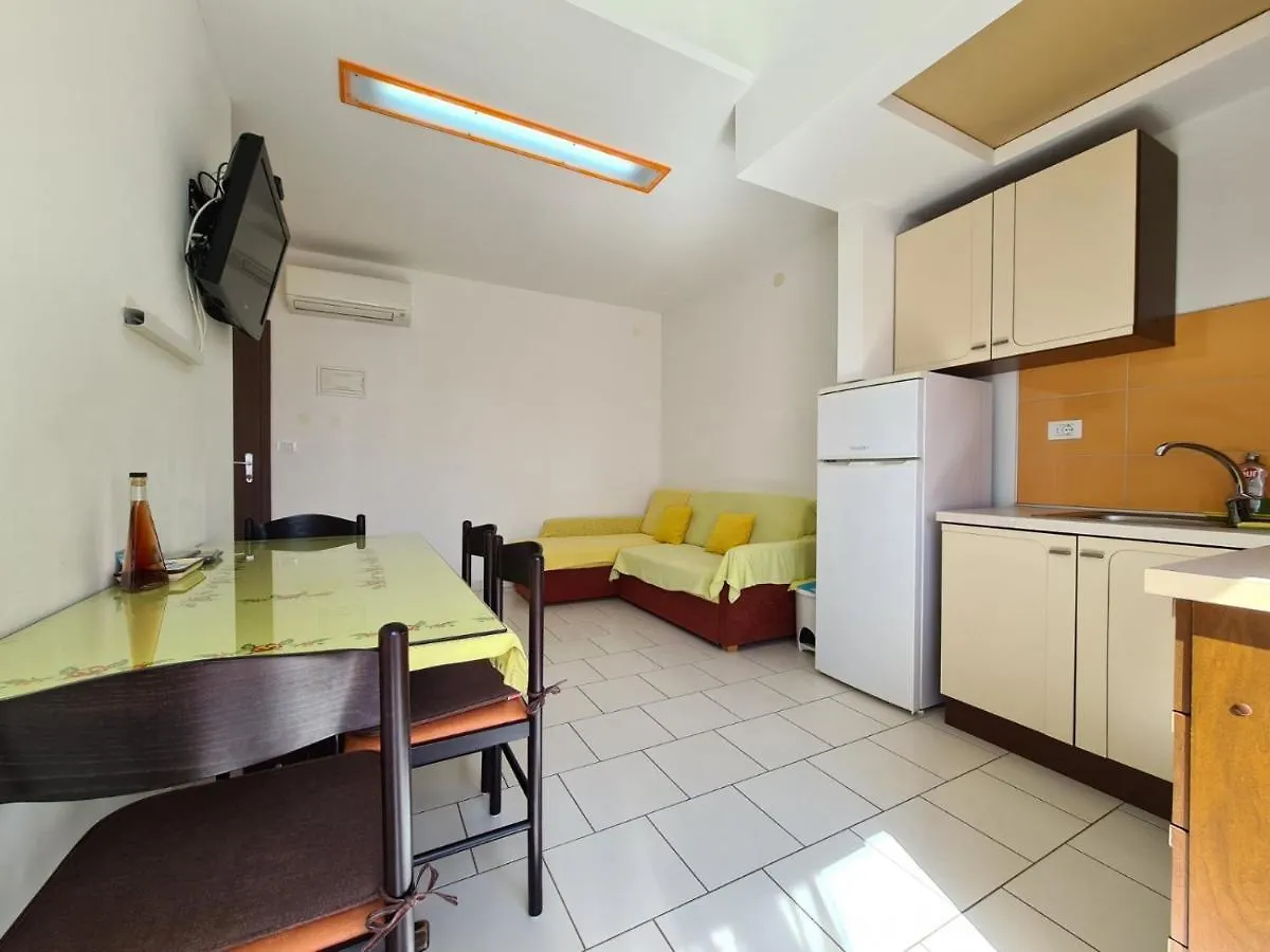 Apartments & Rooms 2116 Fazana