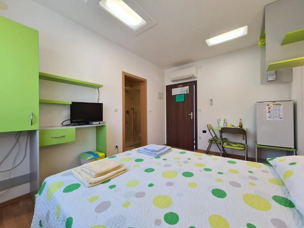 Apartments & Rooms 2116 Fazana
